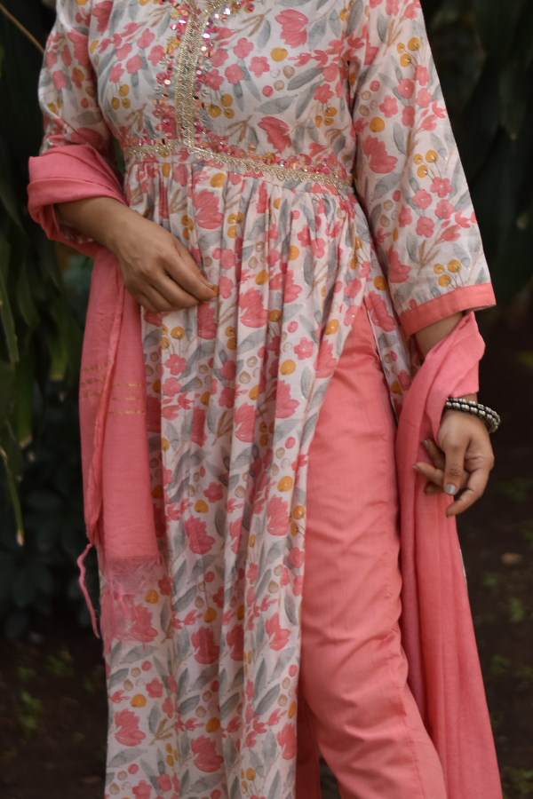 Floral printed kurta set | plain dupatta | buy online kurta set 