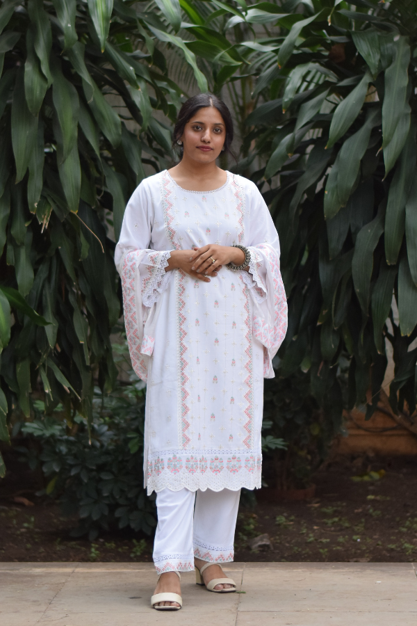 White kurta set with dupatta | kurta set online | buy online kurta set with dupatta 